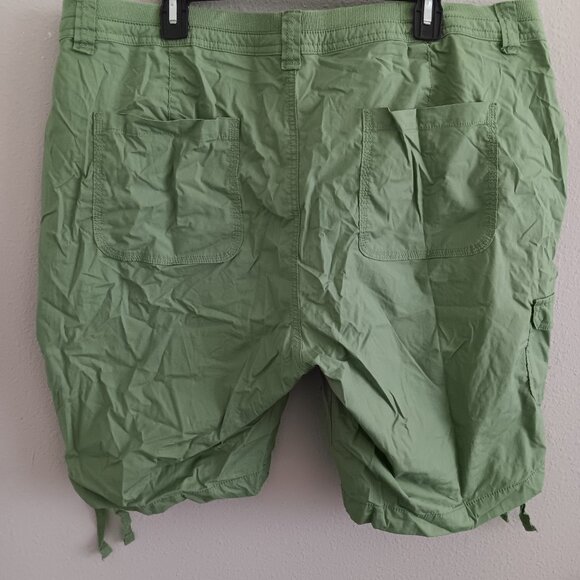 St. John's Bay Womens Mid Rise Plus Bermuda Short, Watercress Sz 20W - Picture 8 of 8